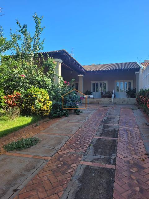 Casa à venda em Andradina, Centro, com 3 quartos, com 215.49 m²